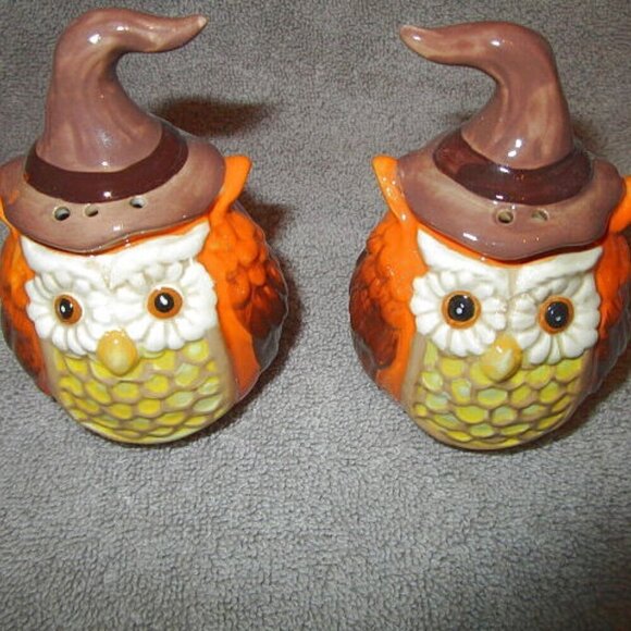 Witch OWLS Whimsical SALT & PEPPER Shakers STONEWARE Cracker Barrel VTG 2 Piece - Picture 4 of 12